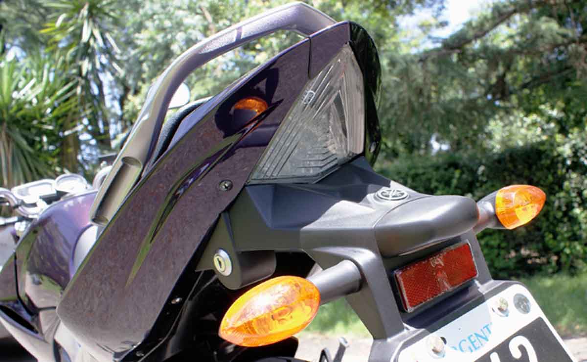 Yamaha YS 250 Fazer colin