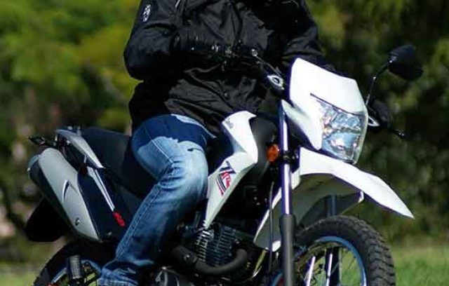 cropped-Zanella-ZR-150-andando.jpg