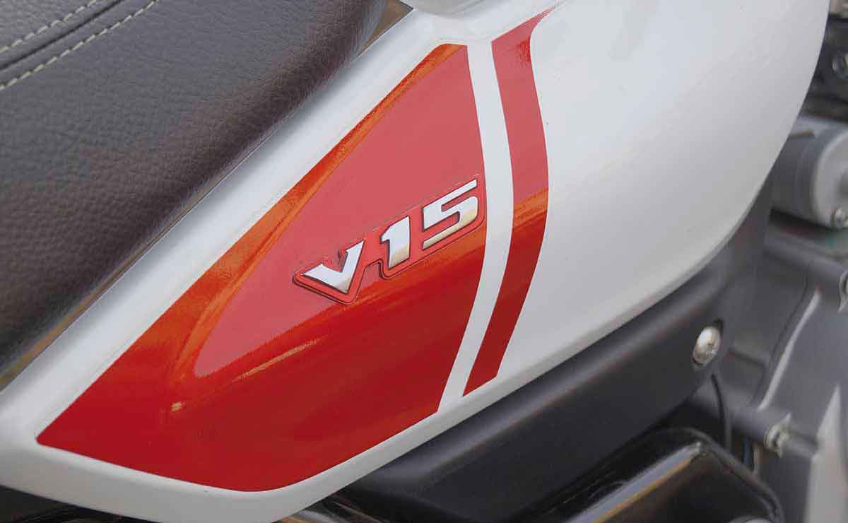 Bajaj V15 logo