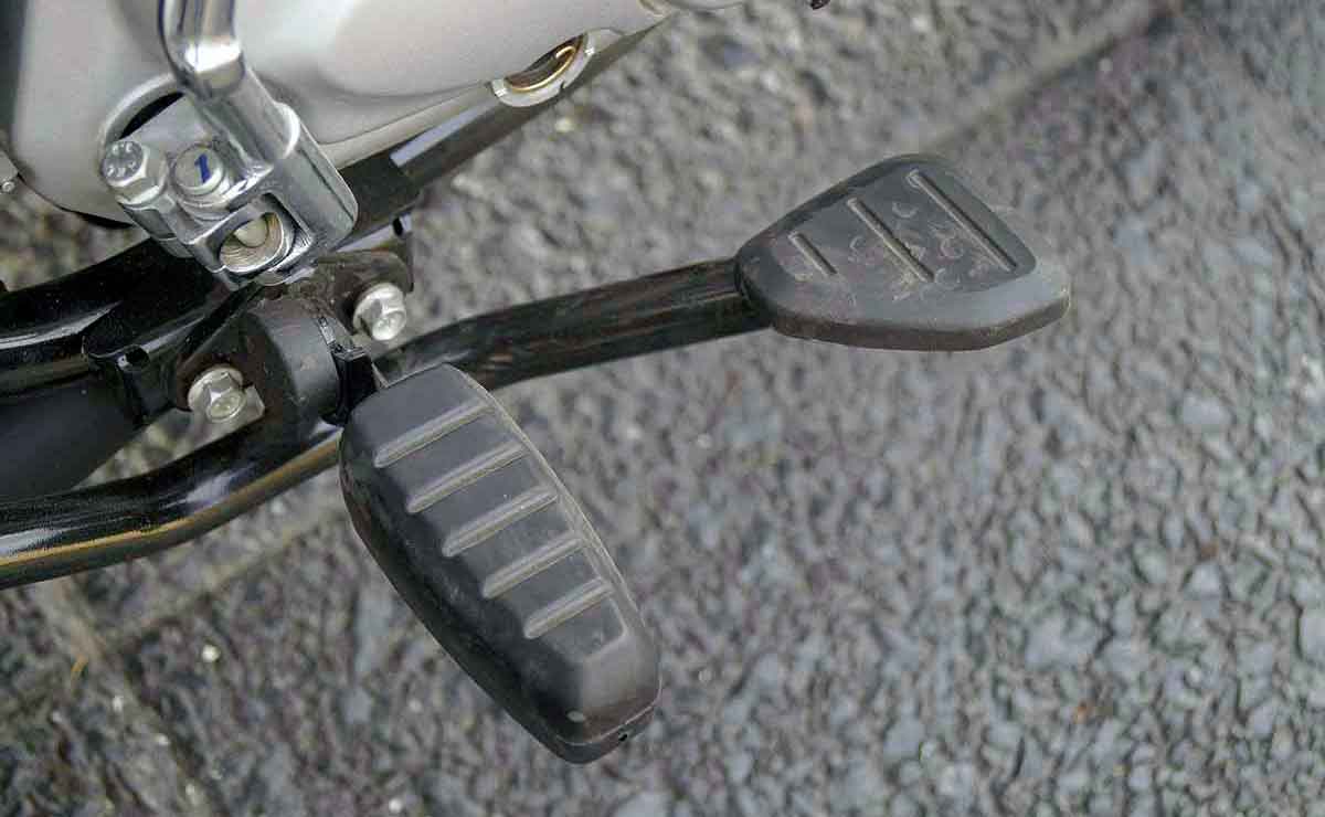 Bajaj V15 pedalin
