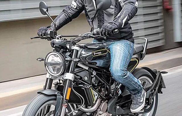 cropped-Husqvarna-Svartpilen-401-accion.jpg