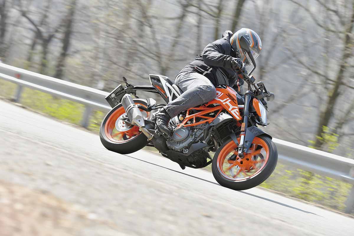 KTM 390 Duke 15