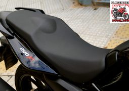 Hero Hunk 200R ergonomia apertura