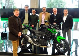 Presentacion kawasaki z400 versys 1000 rs900 retro cafe 4