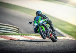 2020 kawasaki ninja zx 10r action shots left front 822f
