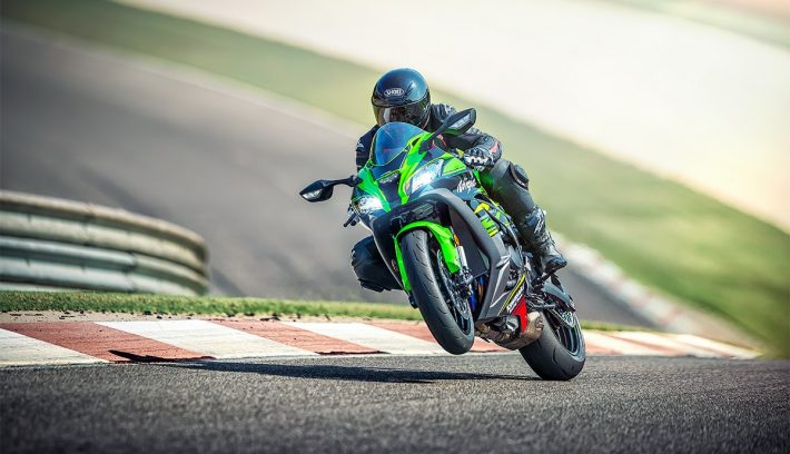 2020 kawasaki ninja zx 10r action shots left front 822f