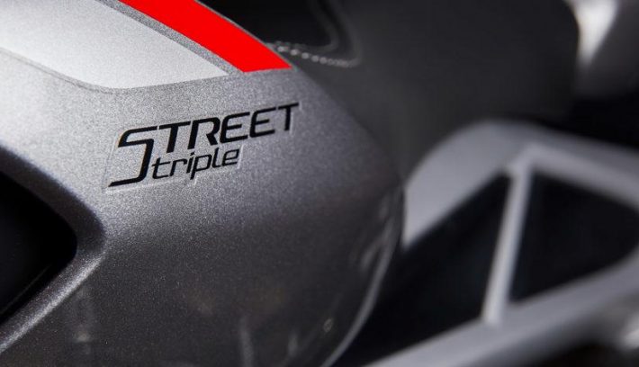 Triumph Street Triple RS 765 2020 detalles 8 1100x470