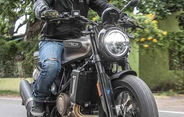cropped-Husqvarna-Svartpilen-701-21.jpg