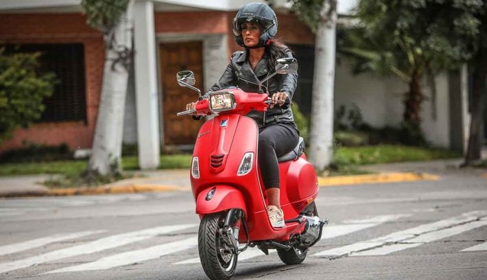 Vespa SXL 150 acción