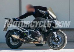 BMW R 1300 GS vista lateral derecha