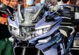 Benelli 1200 GT detalle faro principal