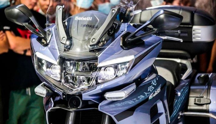 Benelli 1200 GT detalle faro principal