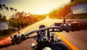 Mejores motos de baja cilindrada para viajar vista piloto