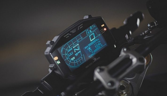 Suzuki-GSX-S-1000 detalle pantalla