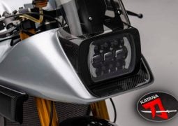 Suzuki Katana GSX-R 1000 detalle faro delantero lohgo katana portada
