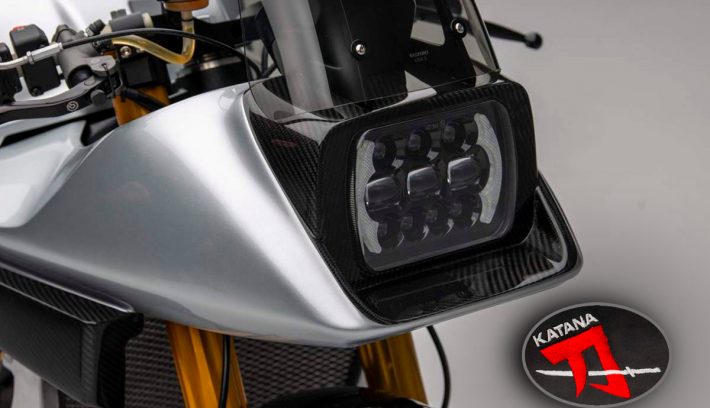 Suzuki Katana GSX-R 1000 detalle faro delantero lohgo katana portada