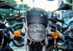 Bajaj Boxer renovada detalle faro principal