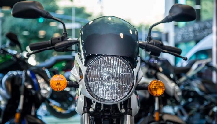 Bajaj Boxer renovada detalle faro principal