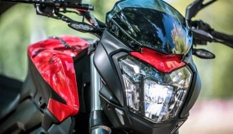 Bajaj Dominar nuevo equipamiento frontal faro principal