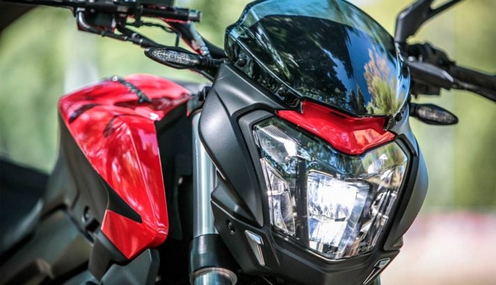 Bajaj Dominar nuevo equipamiento frontal faro principal