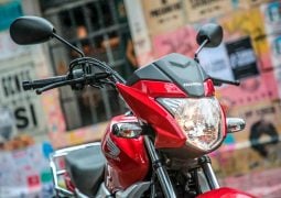 Honda gaucha GLH 150 roja detalle faro principal