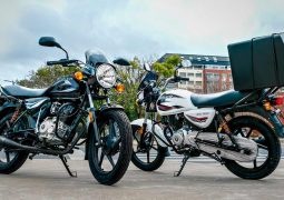 Bajaj Boxer 150 negra y blanca