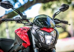Bajaj Dominar 250 faro principal