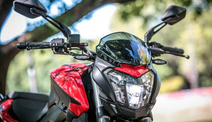 Bajaj Dominar 250 faro principal
