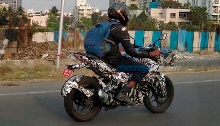 Bajaj Pulsar 250 vista trasera