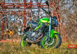 Benelli 302S verde parada paisaje