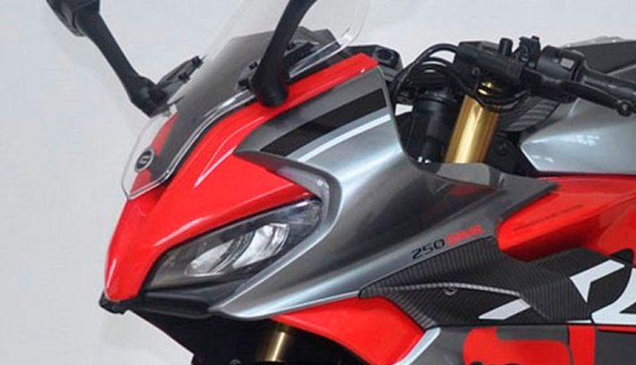 CFMoto 250SR-R detalle faro