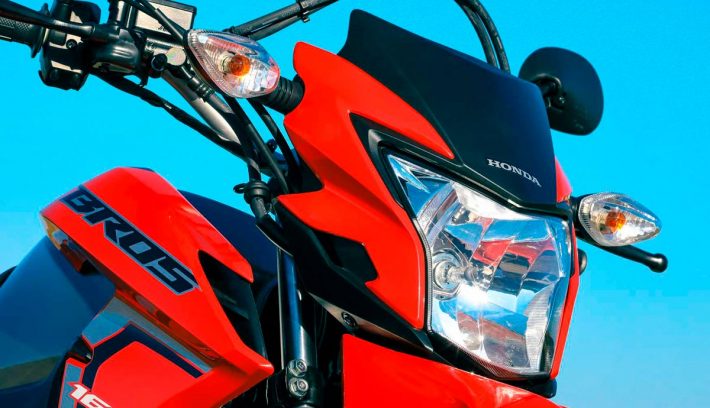 Honda NXR 160 Bros detalle faro principal