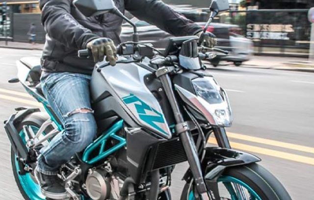 cropped-Zanella-CFMoto-RZ-300-accion-vista-lateral-derecho.jpg