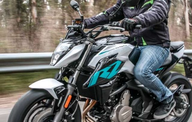 cropped-Zanella-RZ650-by-CFMoto-accion-lateral-izquierdo.jpg