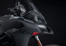 Ducati Multistrada V2 2022 detalle panel lateral nombre modelo