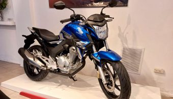 Honda CB250 Twister fabricación nacional azul lateral derecho