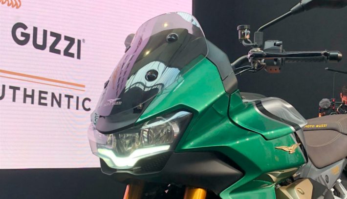 Moto Guzzi V100 Mandello 2022 detalle faro principal