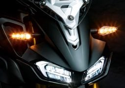 Posible Suzuki Gixxer 300 naked bicilíndrica detalle faro principal