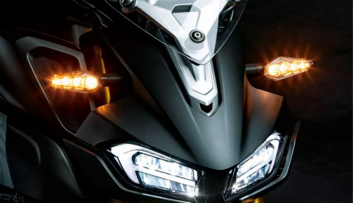 Posible Suzuki Gixxer 300 naked bicilíndrica detalle faro principal