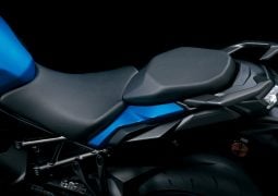 Suzuki GSX-S1000GT 2022 detalle asiento dos plazas