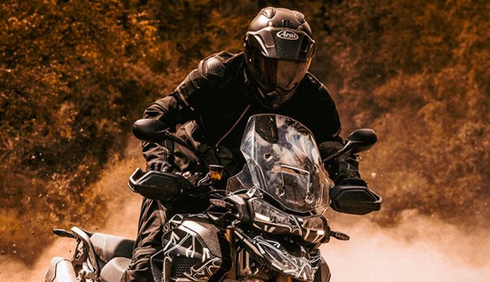Triumph Tiger 1200 2022 detalle faro piloto