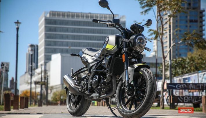 Benelli Leoncino 250 estática