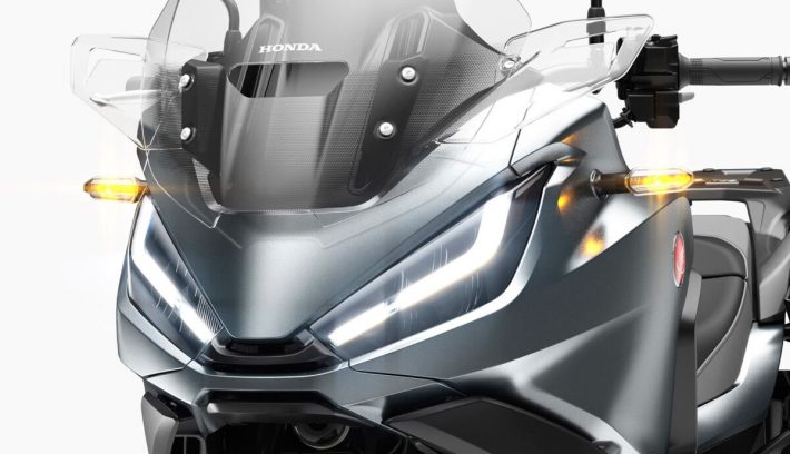 Honda NT1100 2022 vista frontal faros