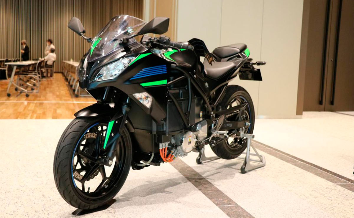Kawasaki motos híbridas prototipo vista lateral izquierda