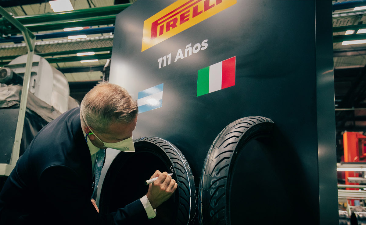 Pirelli 111 años en Argentina firma