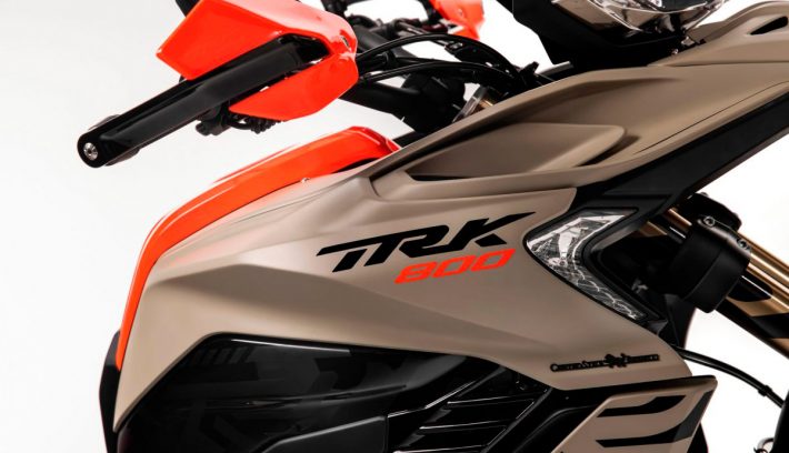 Benelli TRK 800 lanzamiento detalle carenado