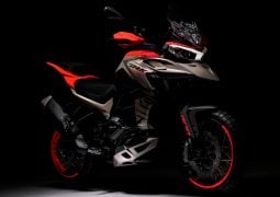 Benelli TRK 800 lanzamiento lateral derecho