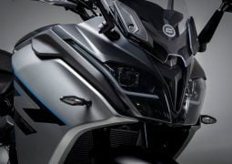 CFMoto 650GT 2022 gris detalle óptica delantera