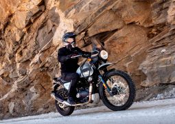 Royal Enfield Himalayan BS6 Argentina acción frontal