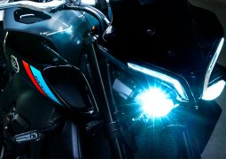 Yamaha MT-10 2022 presentación oficial detalle faro delantero